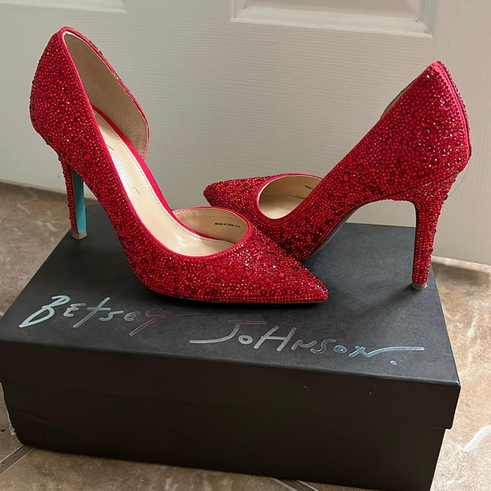 Size 7 Betsy Johnson SB-Hazil